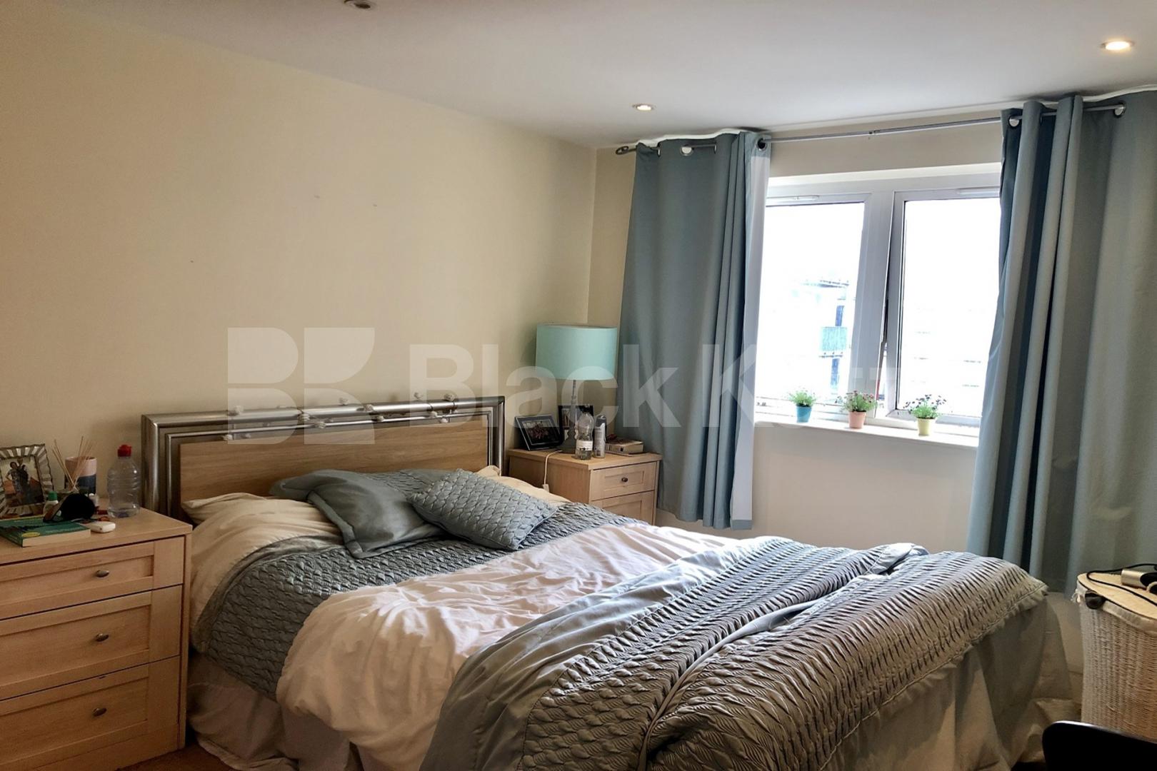 Superbly located & includes Parking and Water Rates Long Lane, London Bridge